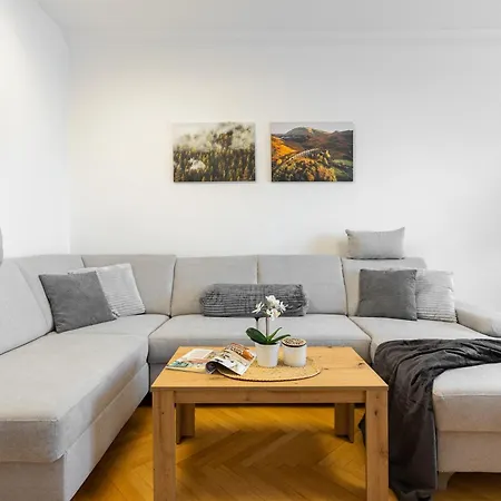 Polarna Escape With Balcony Appartamento *