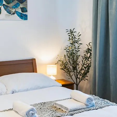 Polarna Escape With Balcony Appartamento Bratislava